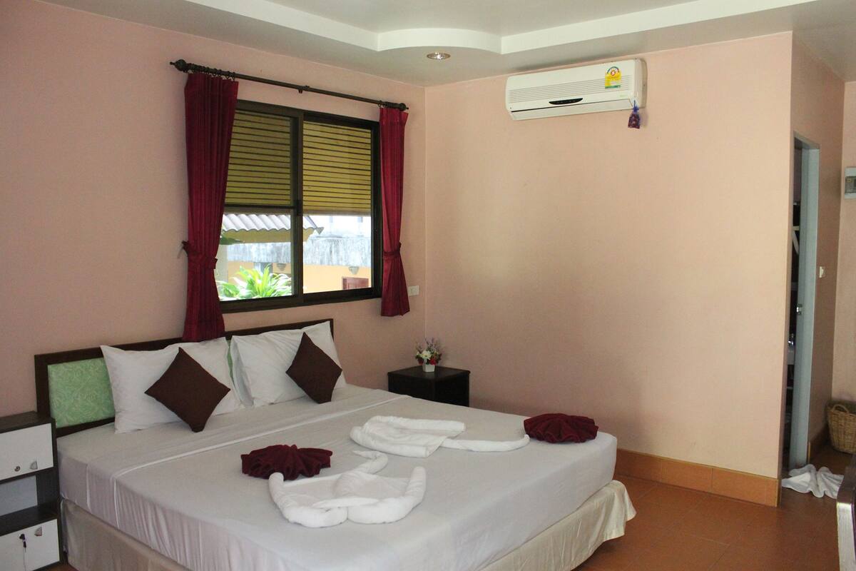 Standard Bungalow with Garden View | Caja fuerte, escritorio, wifi gratis