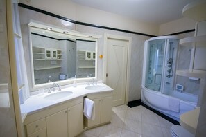 City Center n.2 | Baño | Regadera, regadera tipo lluvia, amenidades de baño gratuitas