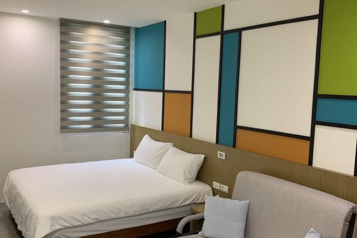 City Double Room, 1 Queen Bed, Non Smoking | Desk, rollaway beds, free WiFi, bed sheets