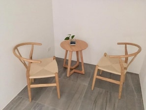 Classic-Vierbettzimmer, 2 Queen-Betten, Nichtraucher | Schreibtisch, Zustellbetten, kostenloses WLAN, Bettwäsche
