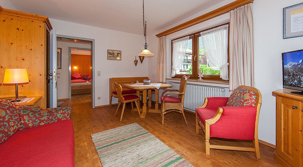 Apartamento (Ground Floor) | Servicio de comidas en la habitación