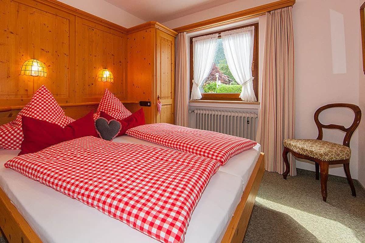 Apartment (Ground Floor) | Hypo-allergenic bedding, soundproofing, iron/ironing board (on request)
