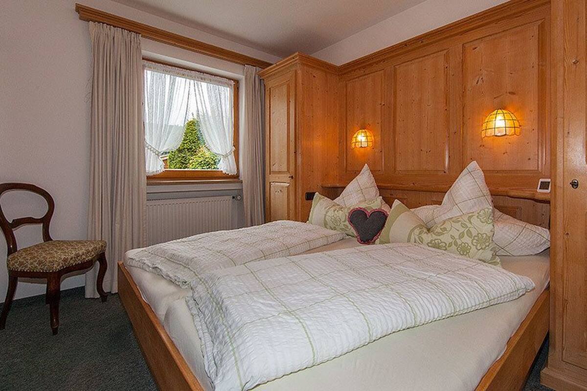 Hypo-allergenic bedding, soundproofing, iron/ironing board (on request)