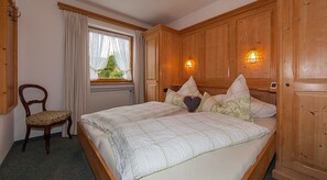 Hypo-allergenic bedding, individually decorated, individually furnished - Haus St. Korbinian (Mittenwald)