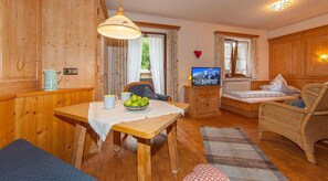 Apartment | Wohnbereich | Flachbildfernseher