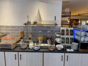 Free daily buffet breakfast  - Hotel meerblau (Sellin)