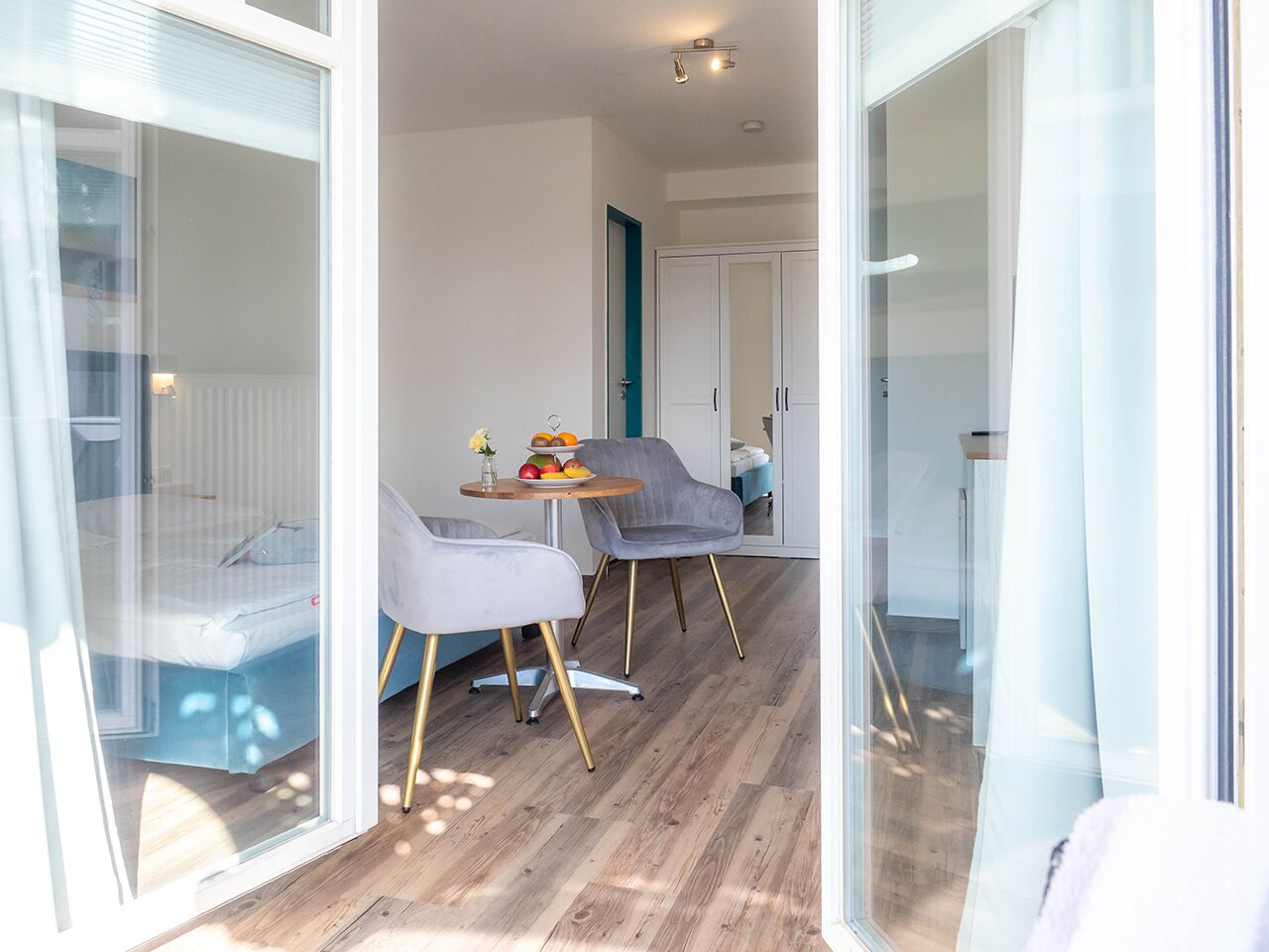 Luxury-Doppelzimmer | Wohnbereich | 40-Zoll-Flachbildfernseher mit Satellitenempfang