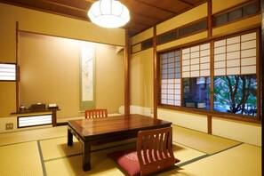 お部屋タイプE | WiFi (無料)、ベッドシーツ