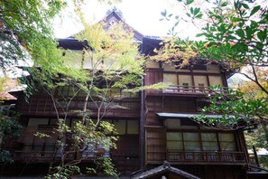 Unclassified image, 3 of 122, button - Motoyu Kansuiro (Hakone)