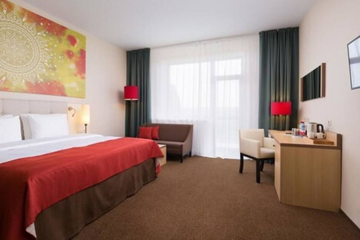 Junior suite, balkon (FOREST Building) | Hypoallergeen beddengoed, een minibar, een kluis op de kamer