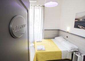 Habitación Confort doble, vistas a la ciudad | Ropa de cama de alta calidad, minibar, caja fuerte y escritorio