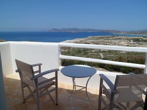 Tweepersoonskamer, uitzicht op zee | Luxe beddengoed, een kluis op de kamer, een strijkplank/strijkijzer