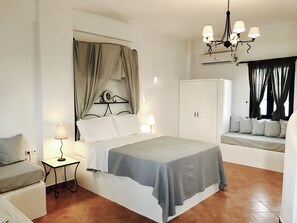 Familie-studiolejlighed - havudsigt | Premium-sengetøj, pengeskab på værelset, strygejern/strygebræt, sengetøj