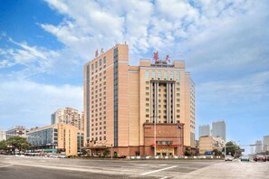 Front of property - Yiyang Huatian Hotel (Yiyang)
