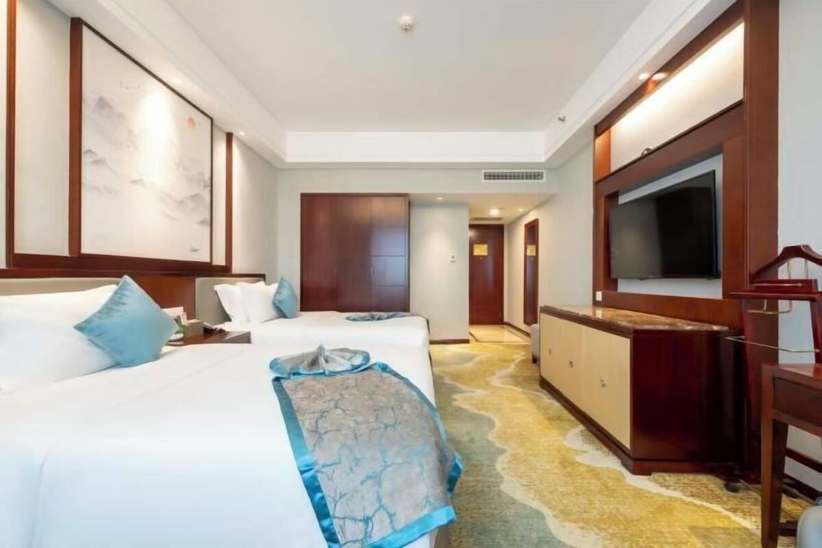 Minibar, desk, laptop workspace, blackout curtains