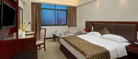 Minibar, desk, laptop workspace, blackout curtains