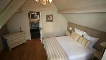 Soundproofing, iron/ironing board, free WiFi, bed sheets