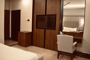 豪華雙人房, 城市景觀 | 免費無線上網、床單