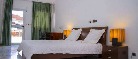 City Villa, 4 Bedrooms, Non Smoking | 4 bedrooms, premium bedding, desk, blackout drapes