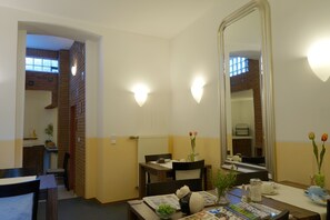 Daily continental breakfast (EUR 15 per person)