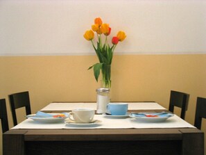 Kontinental frukost varje dag mot avgift