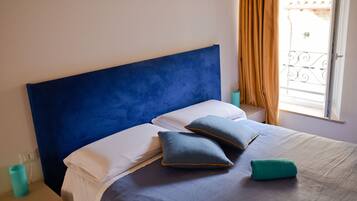 デラックス ダブルルーム テラス | 低反発ベッド、セーフティボックス (室内)、遮光カーテン、防音設備