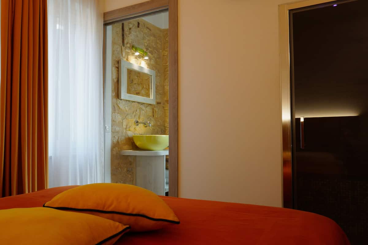 Memory-foam beds, in-room safe, blackout curtains, soundproofing