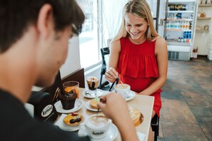 Daily continental breakfast (EUR 6 per person) - Romeo Giulietta Rooms Apartments Turkish Bath (Verona)