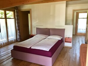 Premium bedding, down duvets, desk, blackout curtains - B&B Fattoria Dalla Patty (Ledro)