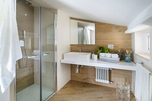 Villa, plusieurs chambres | Équipements de salle de bain