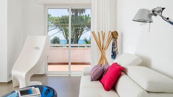 Villa, varias habitaciones | Área de sala de estar | Televisión de pantalla plana, reproductor de DVD y estación para iPod