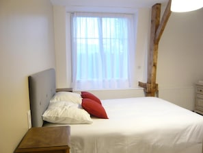 Desk, free WiFi, bed sheets