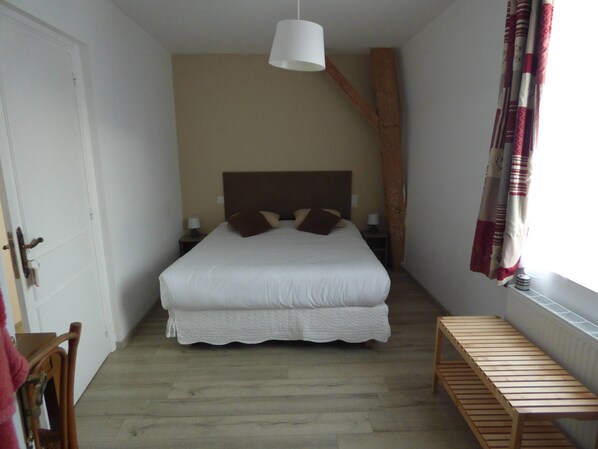 Bureau, Wi-Fi gratuit, draps fournis