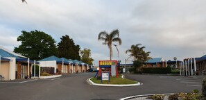 Property entrance - Cameron Road  Motel (Tauranga)