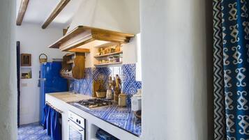 Villa, 2 Schlafzimmer | Eigene Küche | Großer Kühlschrank, Ofen, Herdplatte, Kochgeschirr/Geschirr/Besteck