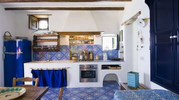 Villa, 2 Schlafzimmer | Eigene Küche | Großer Kühlschrank, Ofen, Herdplatte, Kochgeschirr/Geschirr/Besteck