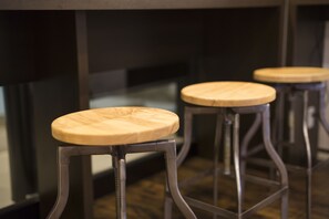 Lobby sitting area - EIWA PLACE HOTEL HAKATA (Fukuoka)