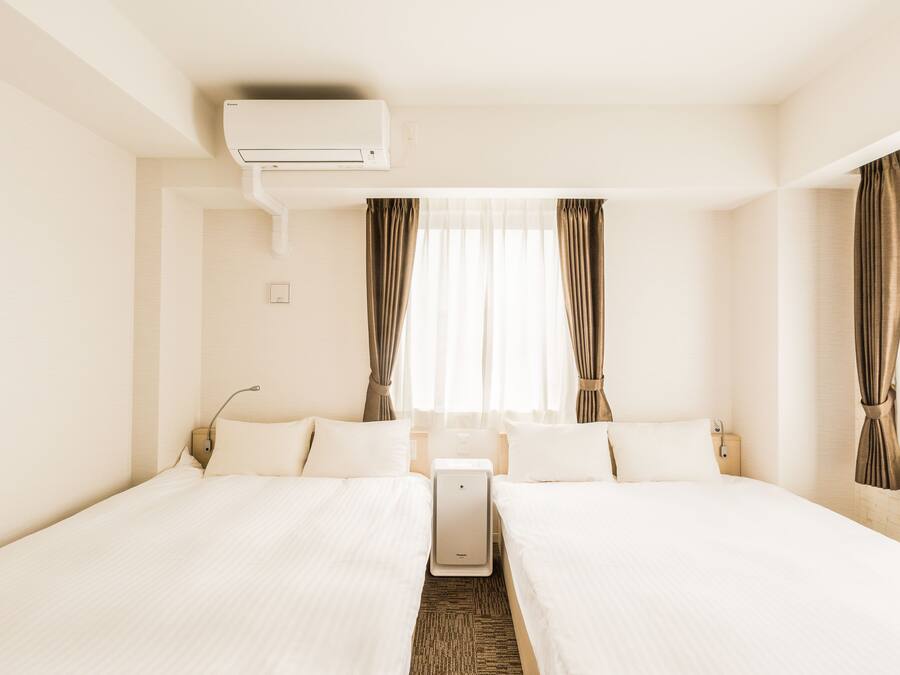 Camera Comfort con 2 letti singoli | Una scrivania, tende oscuranti, Wi-Fi gratuito, lenzuola