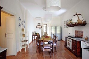 Villa, 6 Bedrooms | Private kitchen | Full-size fridge, microwave, oven, stovetop