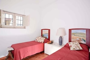 6 chambres, coffres-forts dans les chambres, décoration personnalisée