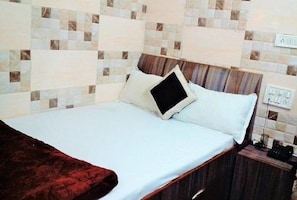 Ameublement personnalisé, bureau, Wi-Fi gratuit, draps fournis