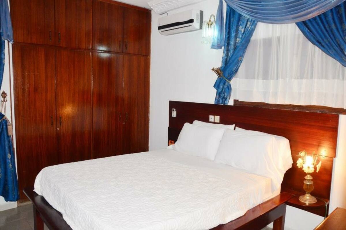 Standard Room | In-room safe, blackout drapes, iron/ironing board (on request)