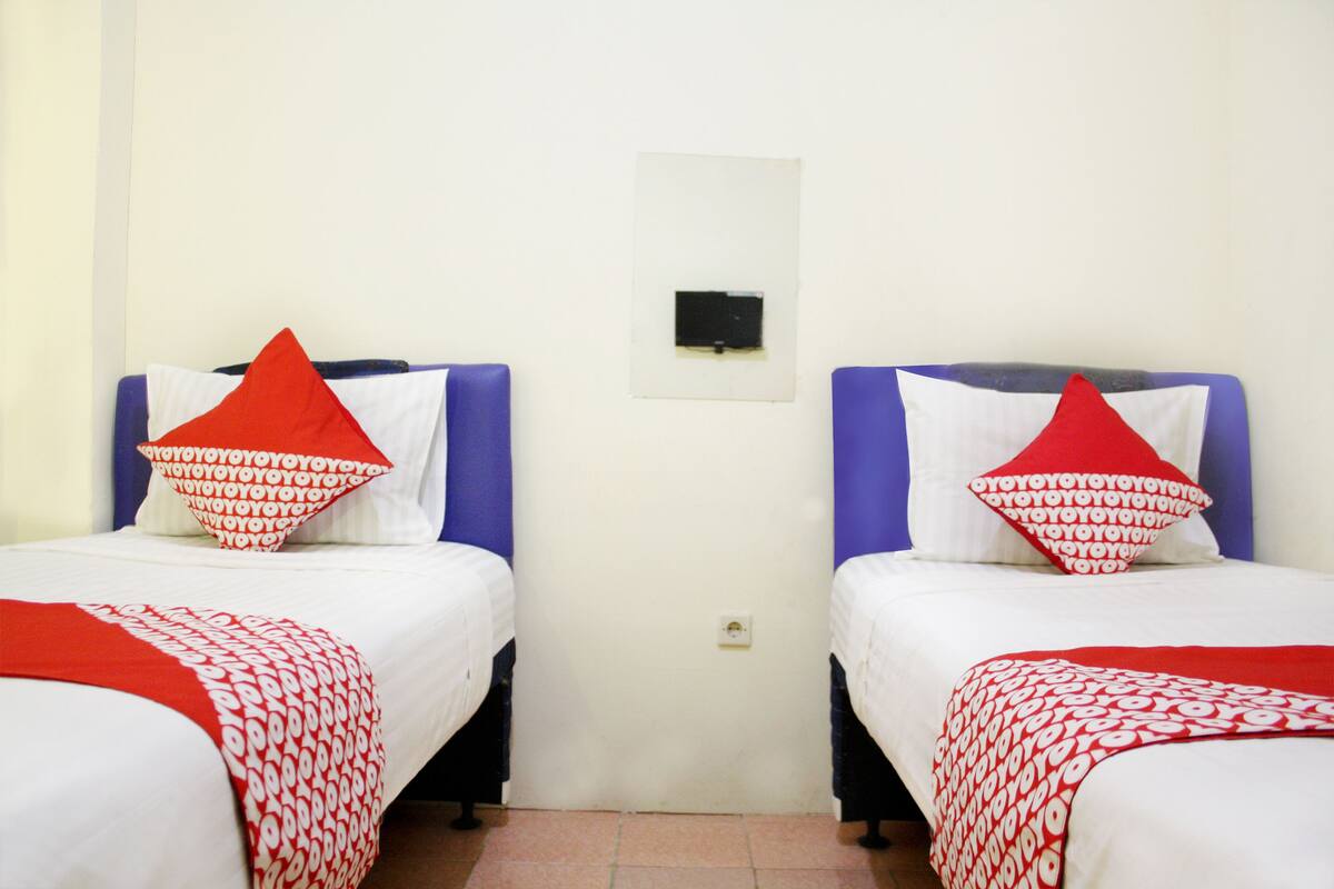 Standard Twin Room | Desk, free WiFi
