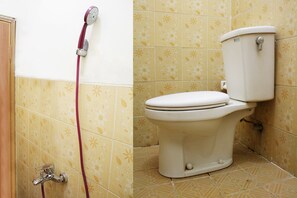 Standard Single Room | Bathroom | Shower, towels