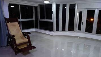 Suite ejecutiva, 1 habitación, refrigerador | Salón ejecutivo