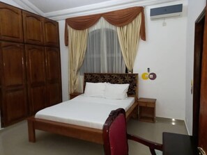 In-room safe, blackout curtains, iron/ironing board, free WiFi - Soleil Levant Residence 2 (Abidjan)