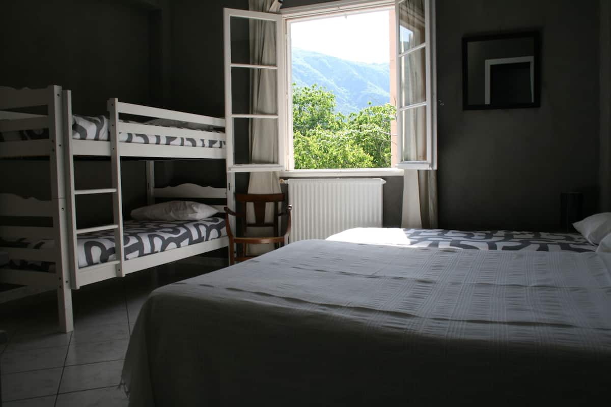 Quadruple Room | Iron/ironing board (on request), WiFi (free)