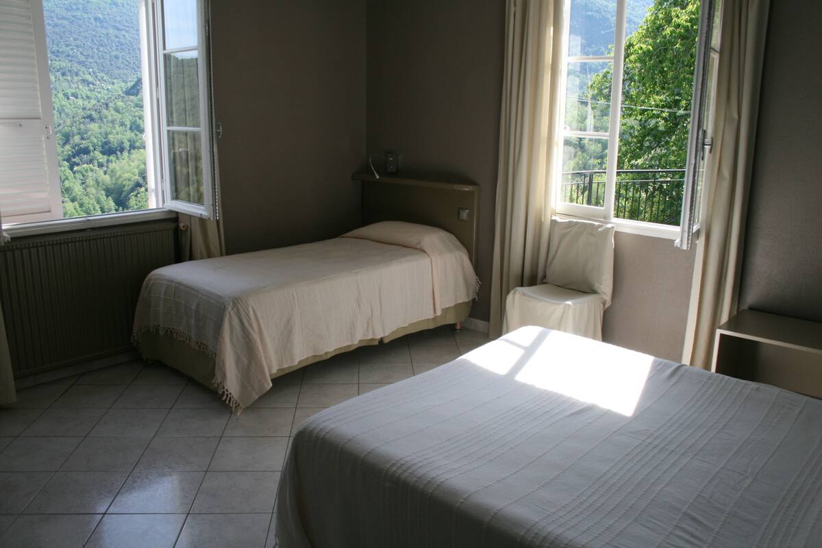 Triple Room, Valley View | Iron/ironing board (on request), WiFi (free)