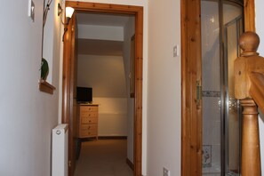 Interior entrance - Canterra Cottage (Tain)