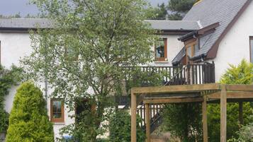 Pintu masuk properti